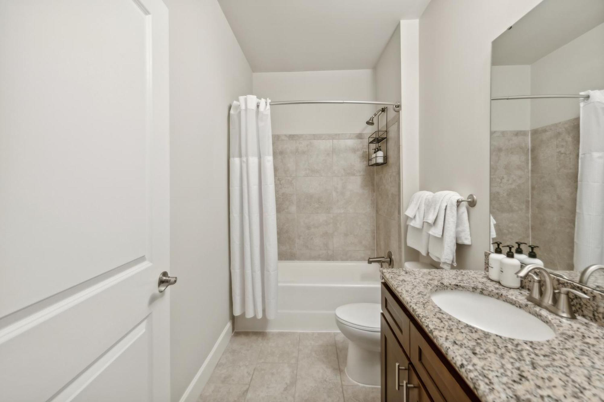 Kasa At Berkshire Village District Raleigh Room photo
